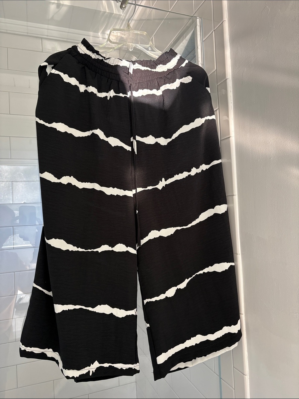 Black & White Striped Wide-Leg Pants — Women's Relaxed Fit